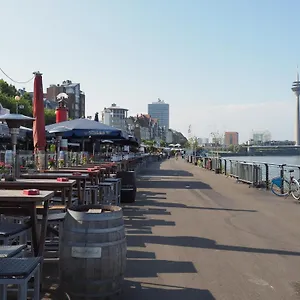 Daire Mont, Düsseldorf